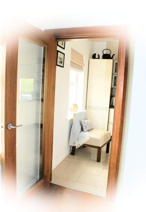 Cozy & Remote Hideaway Gintys Cottage Ross Port Exteriör bild